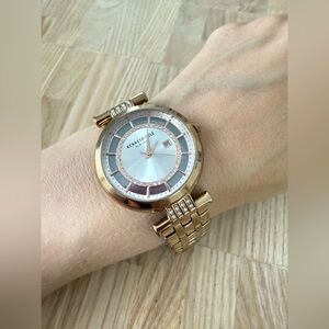 Kenneth Cole New York ladies rose gold tone dress watch NEW BATTERY